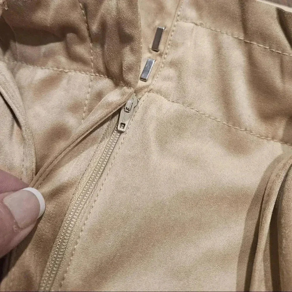 Nwt Loft stylish Tan Suede Mini Skirt with Belt - Picture 5 of 8